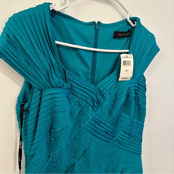 Tadashi Shoji Teal Bodycon Pleated / Bandage Cocktail
Dress - Size M - Picture 5 of 8